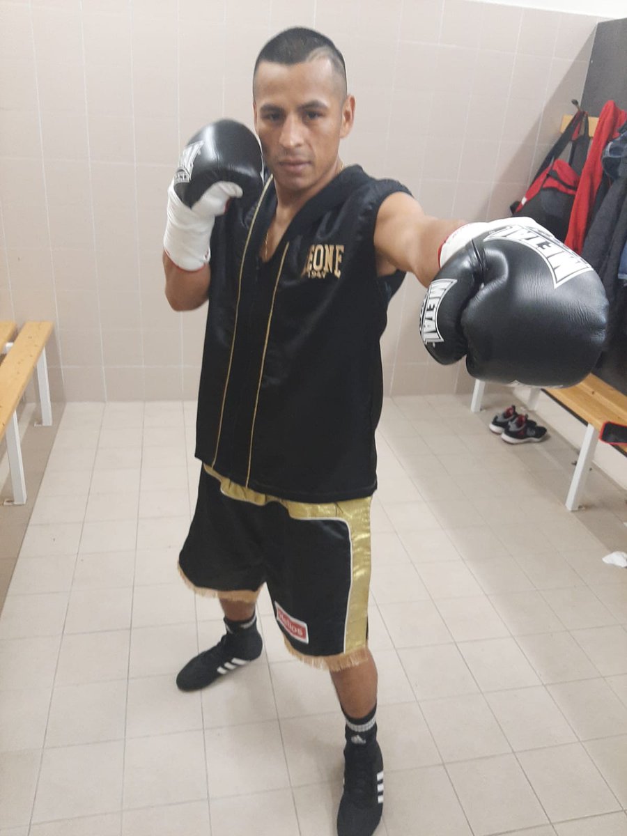 EuskoBox's tweet photo. Ricardo Fernández #MATEO vuelve a la acción este fin de semana. Alguien lo va a pasar mal en Newcastle. Vaaaaaamos!!!!!!

#Boxeo #Logroño #LaRioja #SantaCruzDeLaSierra #BARRUBOXING https://t.co/daq2x4G3zz