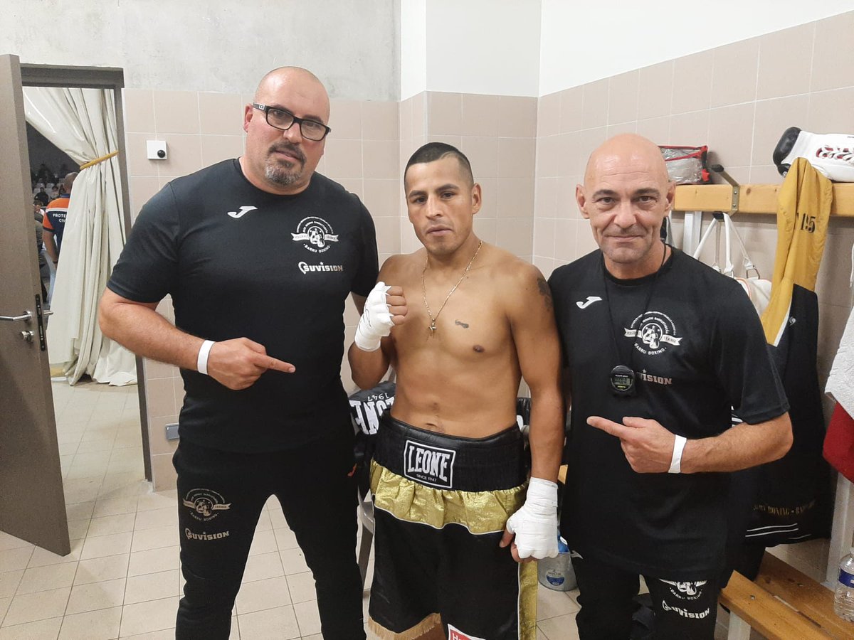 EuskoBox's tweet photo. Ricardo Fernández #MATEO vuelve a la acción este fin de semana. Alguien lo va a pasar mal en Newcastle. Vaaaaaamos!!!!!!

#Boxeo #Logroño #LaRioja #SantaCruzDeLaSierra #BARRUBOXING https://t.co/daq2x4G3zz