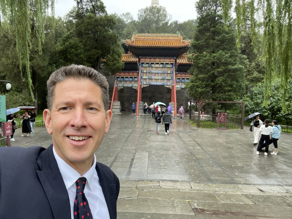 In China to see @UKinChina colleagues who have worked tirelessly &amp; in testing circumstances since Covid.  I’m also meeting my Chinese counterparts to discuss global challenges, UK-China ties as well as disagreements.
 
Engagement with 🇨🇳 is in our 🇬🇧 national interest