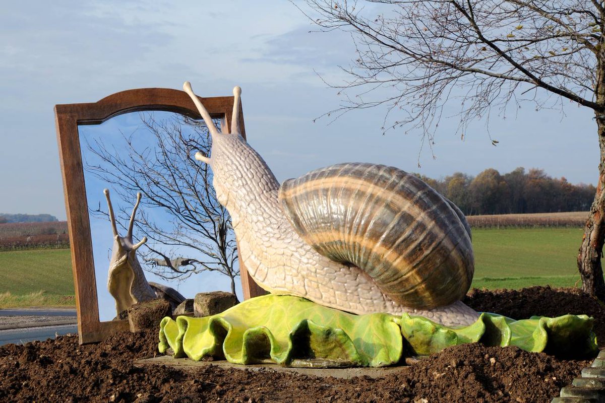 ConchArtefacts's tweet photo. Artefact: Binv'nut ché lès cagouillards
Artist: Jean-Luc Plè
Location: Lorignac, France
Year: 2012
Description: Set of snail sculptures displayed in a roundabout. Jean-Luc says: "The best way to slow down drivers is to offer them beauty" 

Source: https://t.co/Zez5us5S4T
#snail https://t.co/UBIZqCvdBu