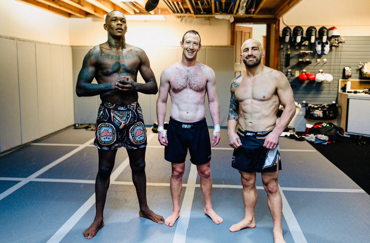 AfroSportTV's tweet image. Nigeria's MMA superstar Israel Adesanya 🇳🇬 is training CEO of Meta (Owners of Facebook, Instagram &amp;amp;Threads), Mark Zuckerberg as he prepares for a potential fight with Elon Musk (owner of Twitter).

#Afrosport #MMA #StyleBender #Zuck #Adesanya