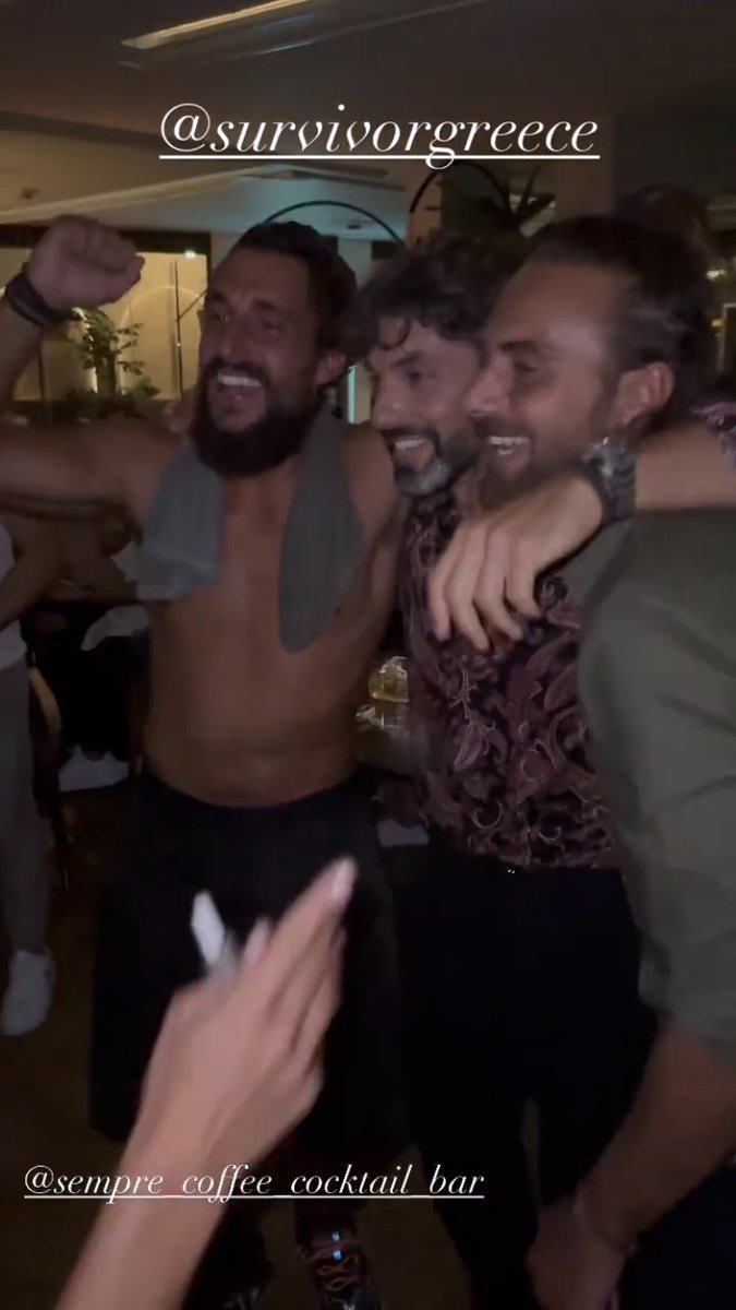 PanosMillas's tweet photo. Μεγαλύτερο το ύψος=Μεγαλύτερη η πτώση!
Δικαίωση για όλη την φαρσοκωμωδία των τελευταίων μηνών!
Με αποκορύφωμα τις πρωτοφανείς διαροές ψηφοφοριών από πρώην παίκτες.
Για όλο τον πόλεμο που δέχτηκαμε από μερίδα των Μπαρτζικών.
Τα χαμόγελα των πουλέν μας η απάντηση σας!!
#SurvivorGR https://t.co/feN3n0sbVP