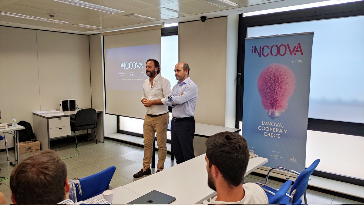 Comienza la sesión de #INCOOVAte de presentación de proyectos aperturando @soyjoaquingomez de @infoRMurcia y Ramón Avilés de @croemurcia INCOOVA la incubadora donde las ideas se convierten en empresas