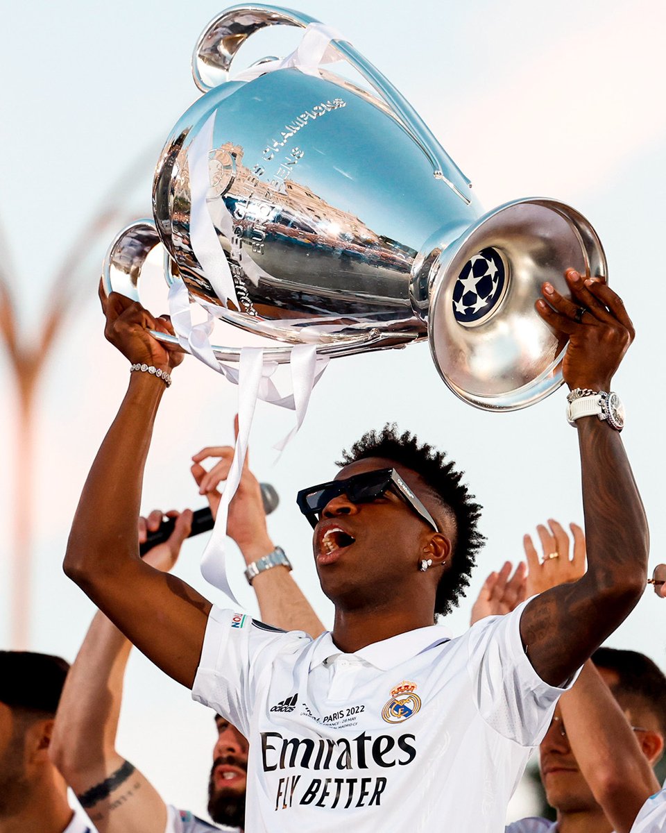 realmadrid's tweet photo. 🎂 2️⃣3️⃣ 🎂
🥳🌟 ¡FELIZ CUMPLEAÑOS @VINIJR! https://t.co/JrJ8IOmkp7