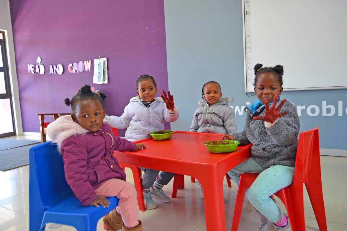 TheDowAcademy's tweet image. Crafting Masterpieces at TDA Reception Class!📿

Our little ones had a blast creating necklaces from macaroni and food colorants. This classic craft is not only fun but also great practice for fine motor skills, which will come in handy for future writing.

#TDAReceptionClass