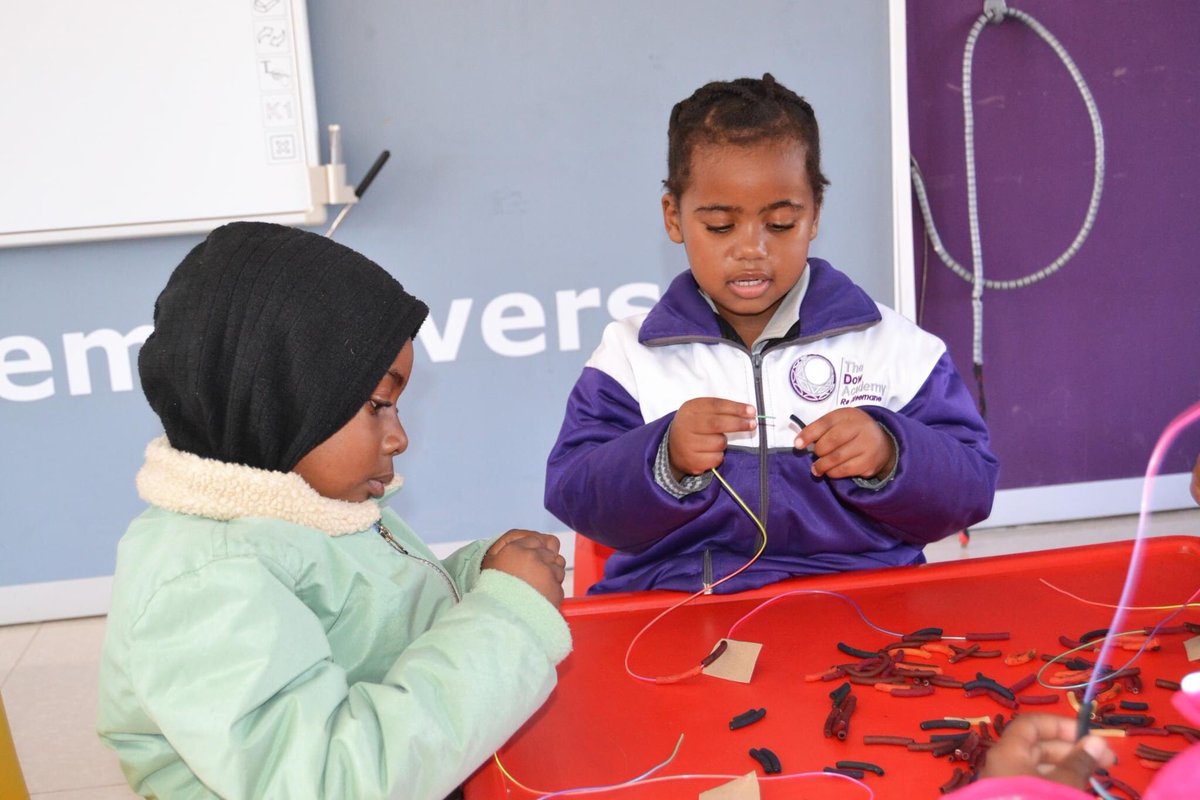 TheDowAcademy's tweet image. Crafting Masterpieces at TDA Reception Class!📿

Our little ones had a blast creating necklaces from macaroni and food colorants. This classic craft is not only fun but also great practice for fine motor skills, which will come in handy for future writing.

#TDAReceptionClass