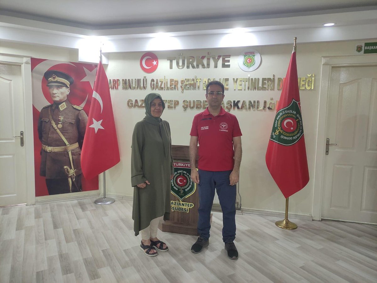 Onursal üyemiz Gaziantep İl Sağlık Müdürümüz 
Sn Dr Ümit Mutlu Tiryaki Derneğimizi ziyarette bulunmuştur.

Sn Müdürümüze Nazik ziyaretlerinden dolayı çok teşekkür ediyoruz.

Şehrimizde yapmış olduğu Başarılı hizmetlerinden dolayı Nezdinde tüm Sağlık personeline teşekkür ediyoruz