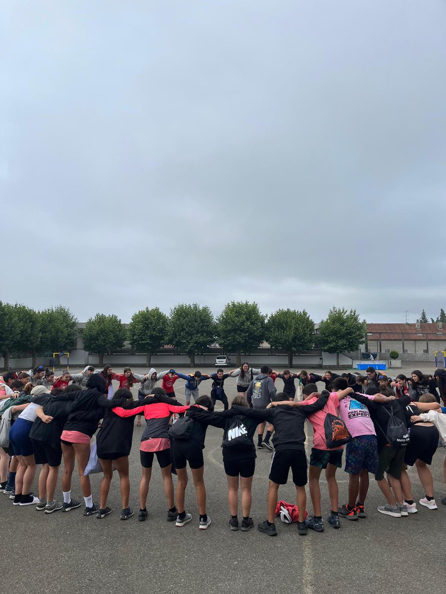 Eta eguna amaitzeko, azken otoitza💞Jainkoari eskerrak emateko

Agradecer por la experiencia, por las gentes que nos han acogido, por cada gesto de ayuda y cariño, por todos y todas los y las que hemos participado y por el equipo que lo ha hecho posible❤️