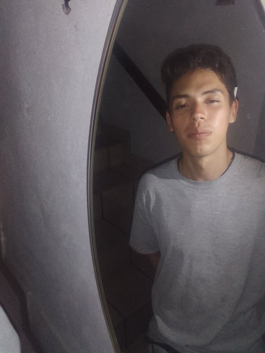 skini0101's tweet photo. En el momento más esquizofrénico del día "filosofando" sobre ¿el por que de la misma vida ?🤯 https://t.co/pFykRKRFv2