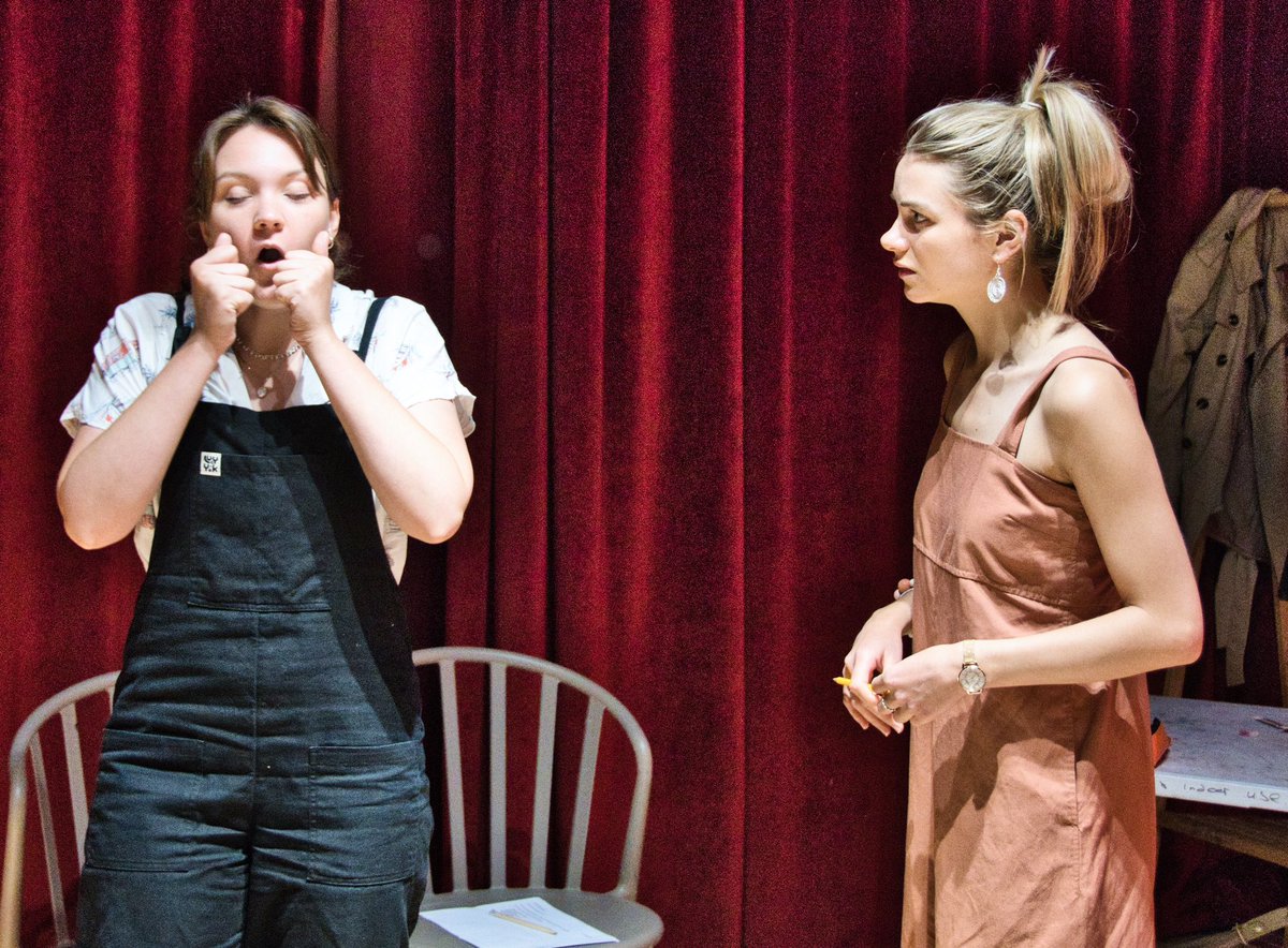 We open in a week! There's till time to get your tickets: osoarts.ticketsolve.com/ticketbooth/sh…
‘From This Day Forward' by <a href="/NicolasRidley/">Nicolas Ridley</a> at the OSO Arts Centre, Barnes, 19-23rd July <a href="/FortuneRare/">Rare Fortune Productions</a> 
📷Paddy Gormley