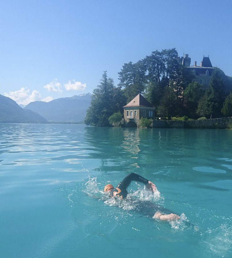 MattStaniek's tweet photo. This is how a lake should and shouldn’t look. 

Both lakes are:
- glacially formed ✅
- over 10km in length ✅
- split into 2 basins ✅
- large populations plus tourism industries ✅

The difference? Lake Annecy has no sewage discharged it.  Blog here ⬇️

https://t.co/ZmOP2vKndv https://t.co/oSfNDP0Nvv