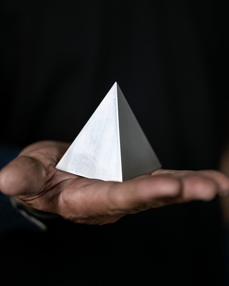 Bolton_Motorprk's tweet photo. Meet Takumi Master Yutaka Kawano.⁣

He showcases his precision and artistry in shaping objects like eggs and pyramids, exemplifying Mazda Design Modelling Studio’s precise attention to detail with seamless joins. https://t.co/4HdBndBDty