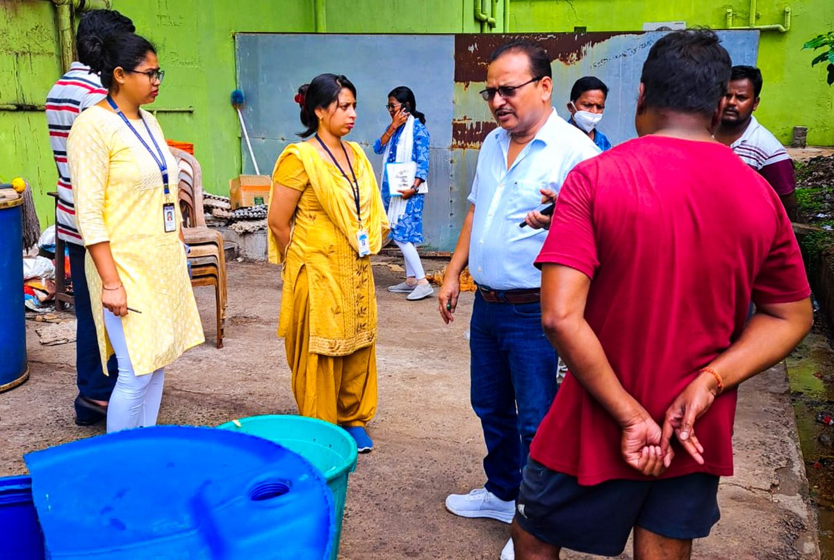 smartcityrkl's tweet image. Inspection of 18 food stalls were conducted at Koel Nagar on 12.07.2023, resulting in collection of ₹2000/- in fines and the disposal of approximately 3 kg of stale food. #foodsafety #foodinspection
#rourkela #rmc #rourkelasmartcity