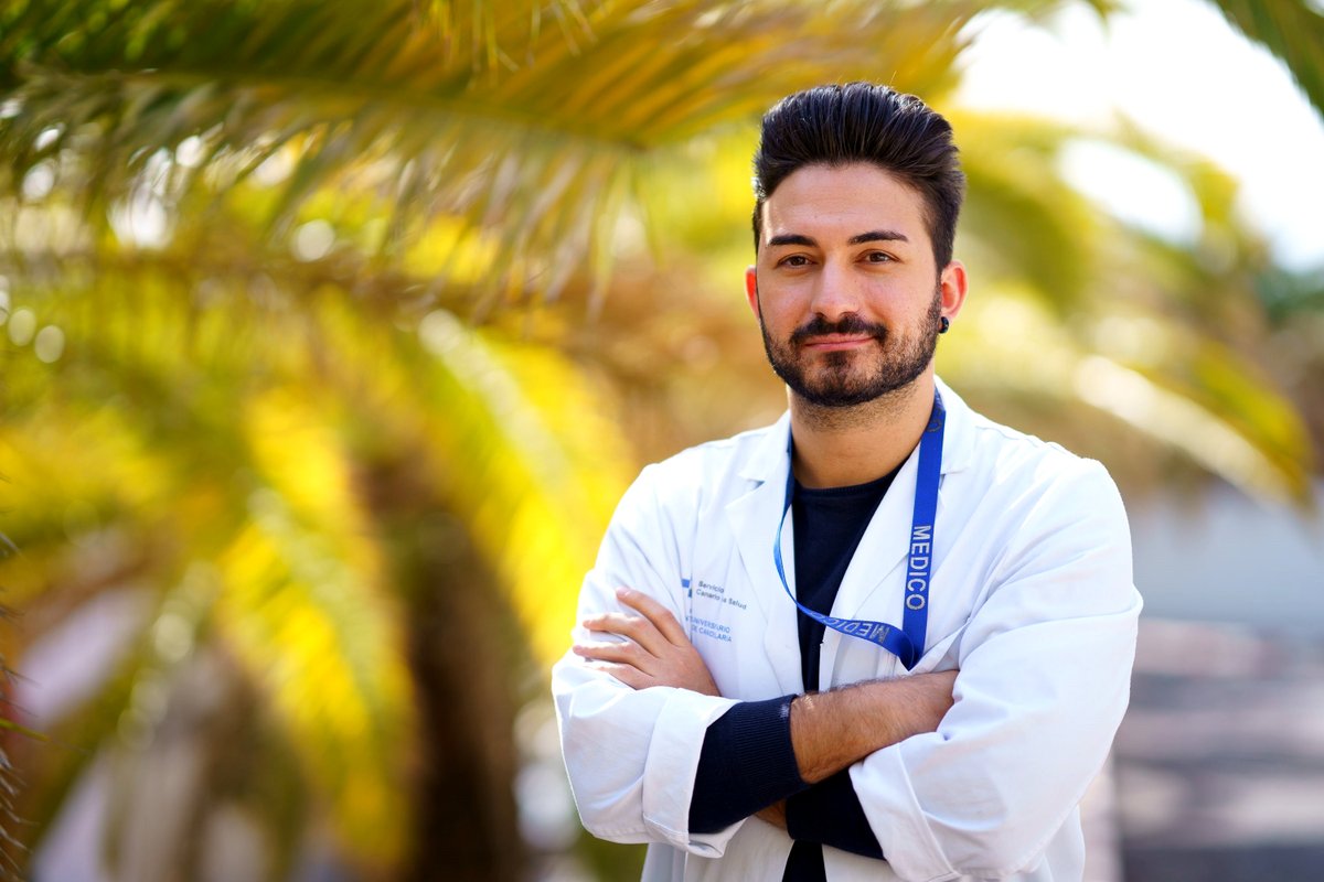 ElCuartoFactor's tweet photo. El neurocirujano Jesús Martín-Fernández hace historia en la neurocirugía mundial 

La primera cirugía despierta en España de un tumor cerebral localizado en el hemisferio derecho https://t.co/3d2P5h6auJ

#cuartofactor
#divulgacioncientifica #cienciaparatodos https://t.co/3WlZlinufx