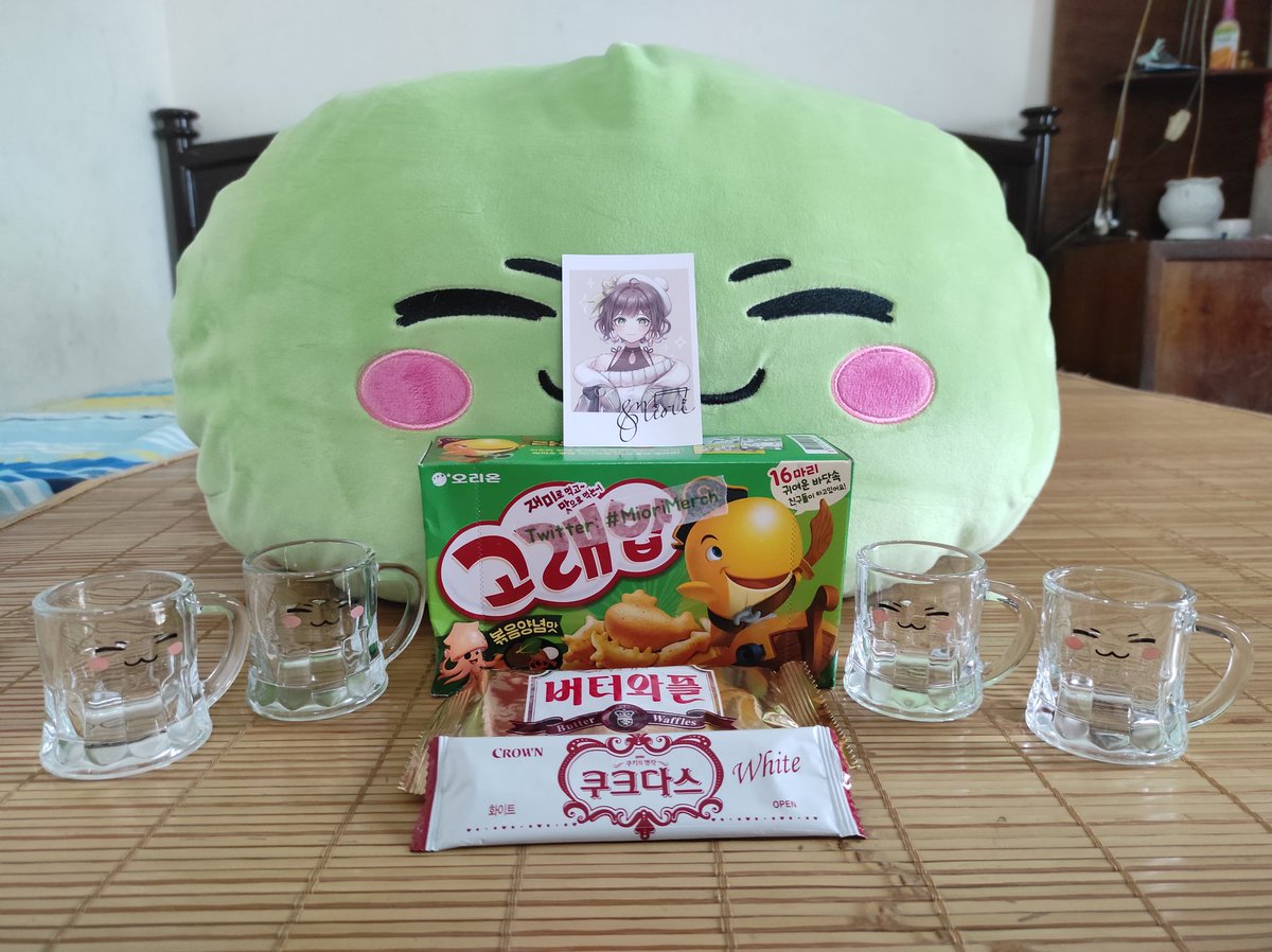 Ramen267's tweet photo. The only regrets i have with this purchase is that i didn't buy the 12 pack shot glasses. Also thank you Mio for the snacks to eat with my alcohol, love ya XD
#MioriMerch https://t.co/e9ZU6jxZ0o