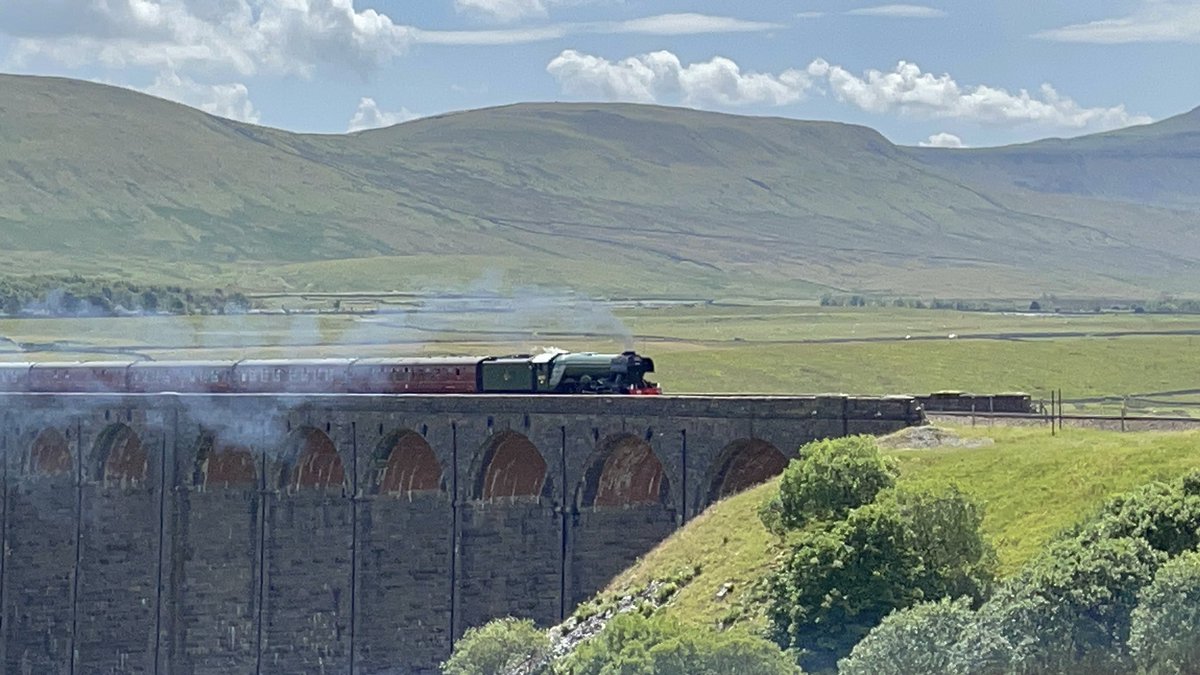 WireHairedDachs's tweet photo. Watching the #FlyingScotsman going over the Ribblehead Viaduct was fabulous! https://t.co/7moIZrbnrM