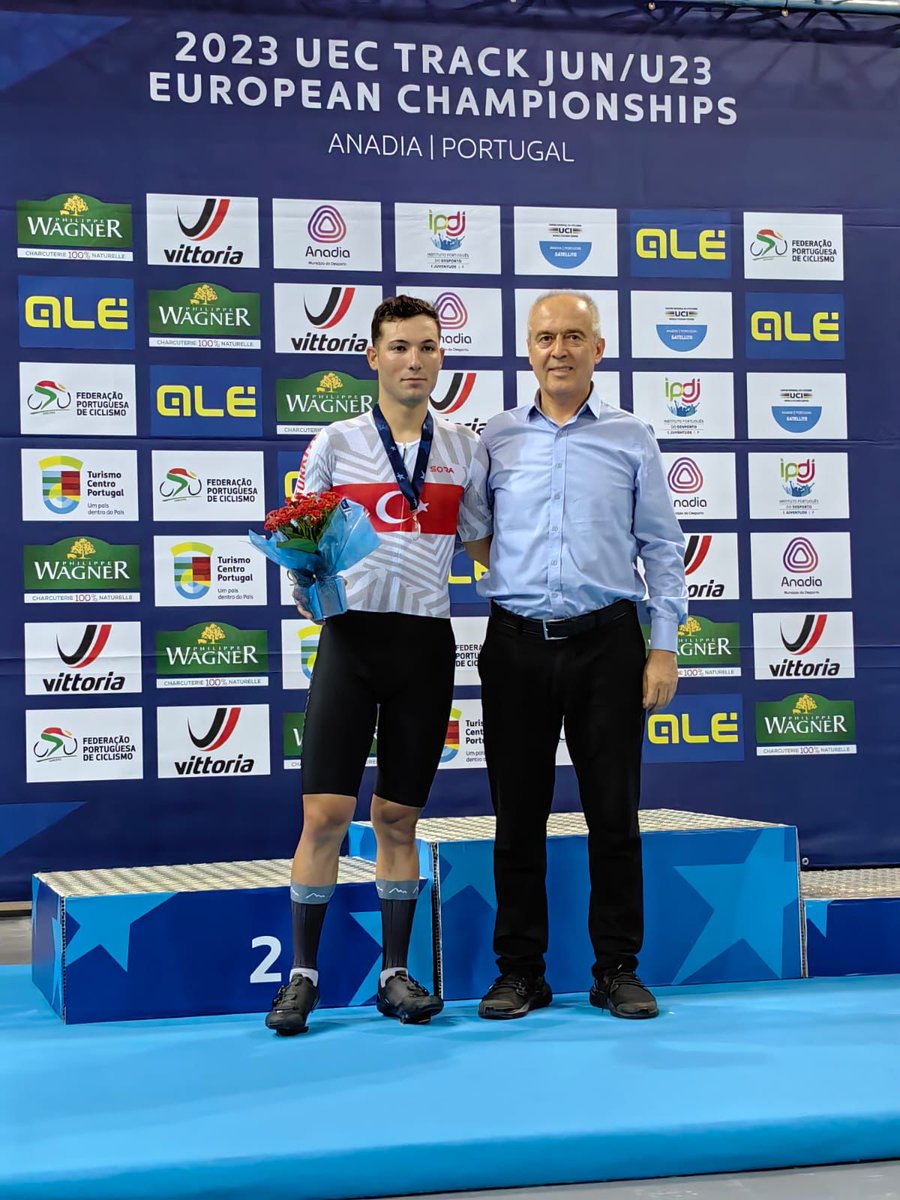 trbisikletfed's tweet photo. Milli Bisikletçi Ramazan Yılmaz, Avrupa İkincisi Oldu

Portekiz'in Anadia şehrinde Avrupa Bisiklet Birliği tarafından düzenlenen  UEC Gençler / U23 Avrupa Pist Şampiyonası'nın ilk gününde U23 Erkekler - Scratch yarışında milli bisikletçi Ramazan Yılmaz, Avrupa ikincisi oldu. https://t.co/4LWqYKJ5bS