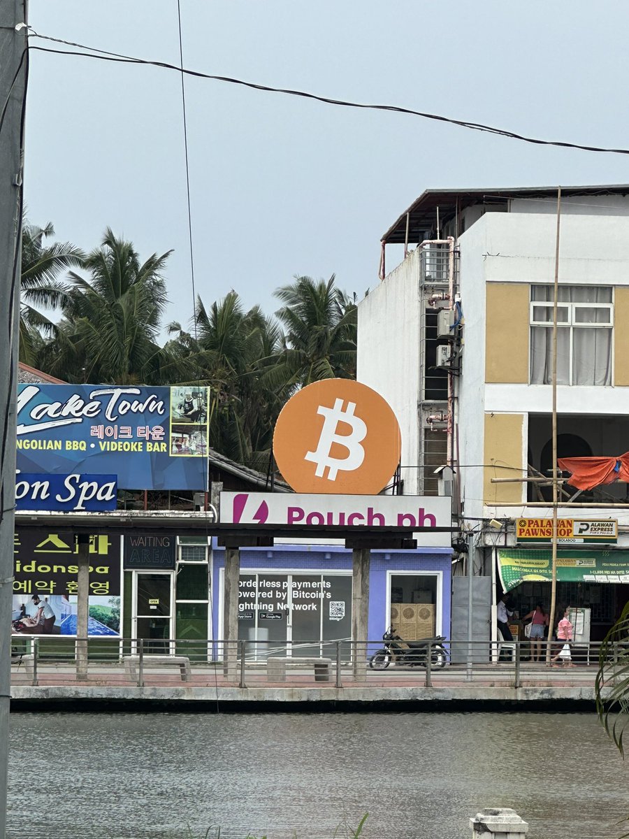 BitcoinNaples's tweet image. We have arrived… let the bitcoin spending spree begin!!! #boracay #bitcoinisland #spendbitcoin @BtcRetreat