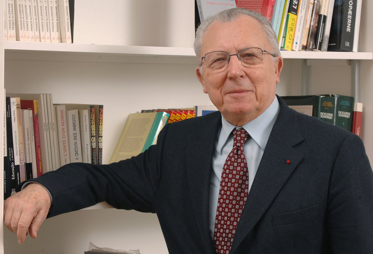 🎂 The entire teams of the 3⃣ Institutes in Paris 🇫🇷, Berlin 🇩🇪 and Brussels 🇧🇪 wish a very happy birthday to our funding President Jacques Delors, who is turning 98! #thinkingeurope #europadenken #penserleurope #jacquesdelors #HappyBirthday