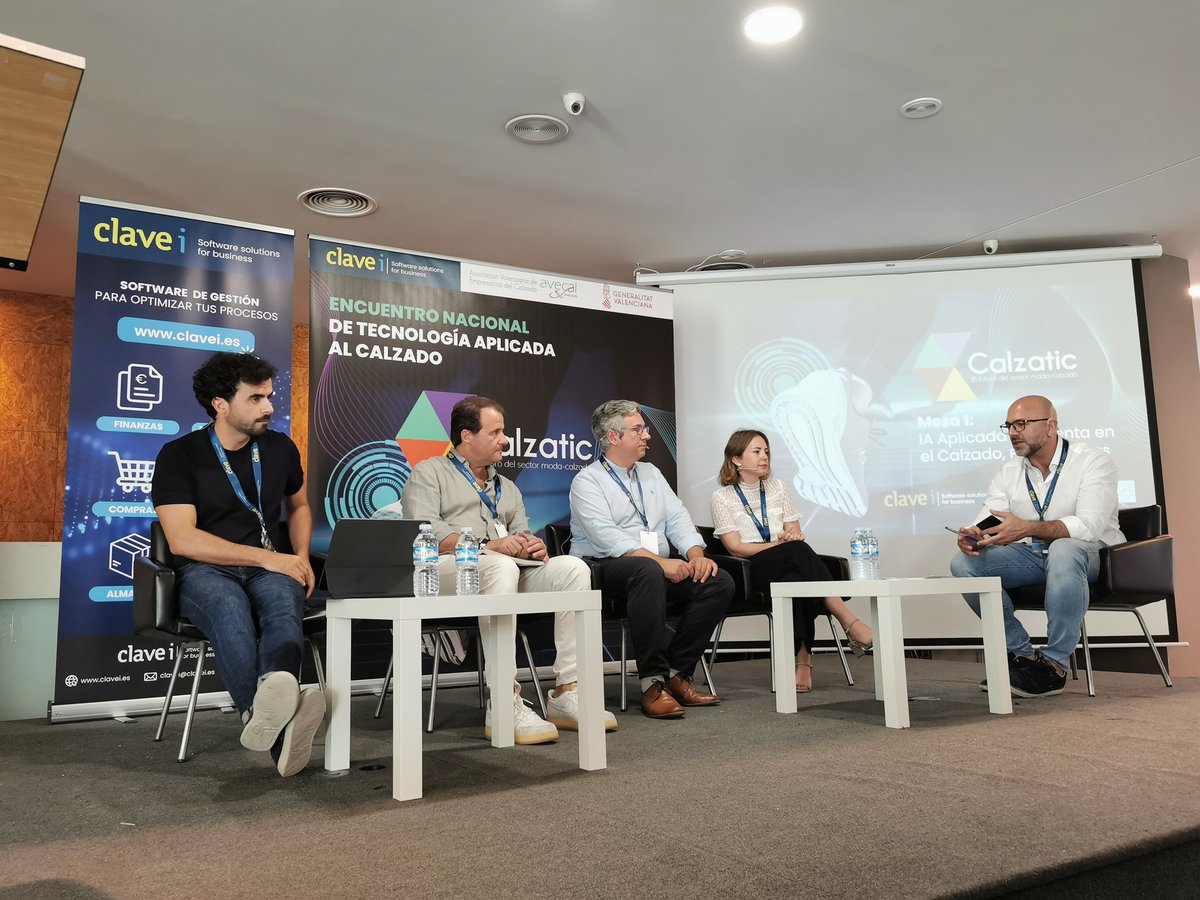 Hoy <a href="/CLAVEi/">Clavei</a> de <a href="/_Alicantec/">AlicanTEC</a> en la jornada de #CalzaTic con <a href="/avecal/">Avecal</a> hablando de #InteligenciaArtificial  #IA 

Todos  utilizamos la #IA  y las empresas que la utilicen estratégicamente crecerán muy por encima de las demas. 

<a href="/ITI_TIC/">ITI</a>