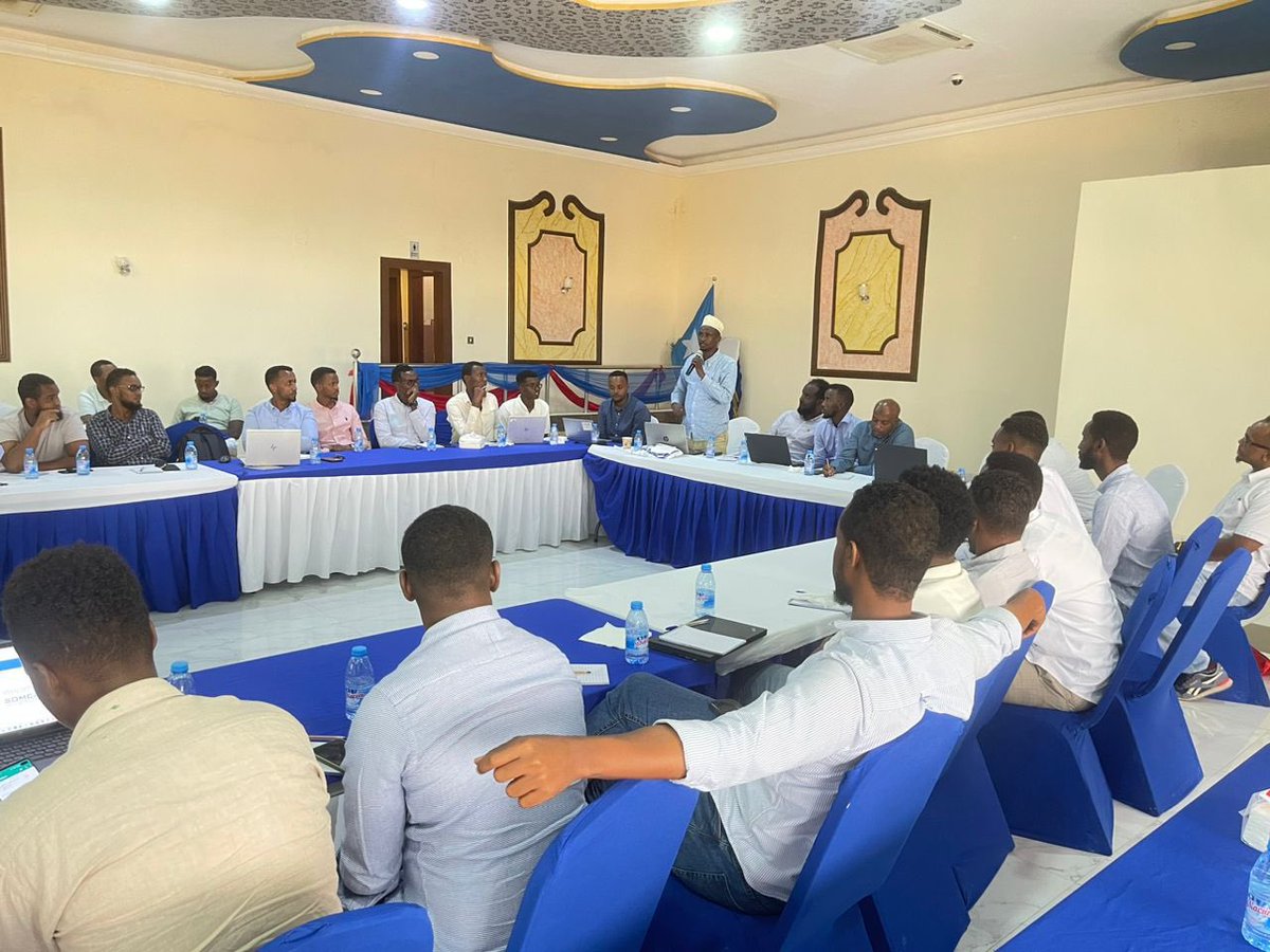 🗞️@somalicustoms with the support of PREMIS 2 advisors are providing training to #Customsbrokers to navigate SOMCAS system with confidence and to ensure smooth, efficient and timely clearance of goods!
#CustomsReform #tradefacilitation  
@UKinSomalia @AdamSmithInt