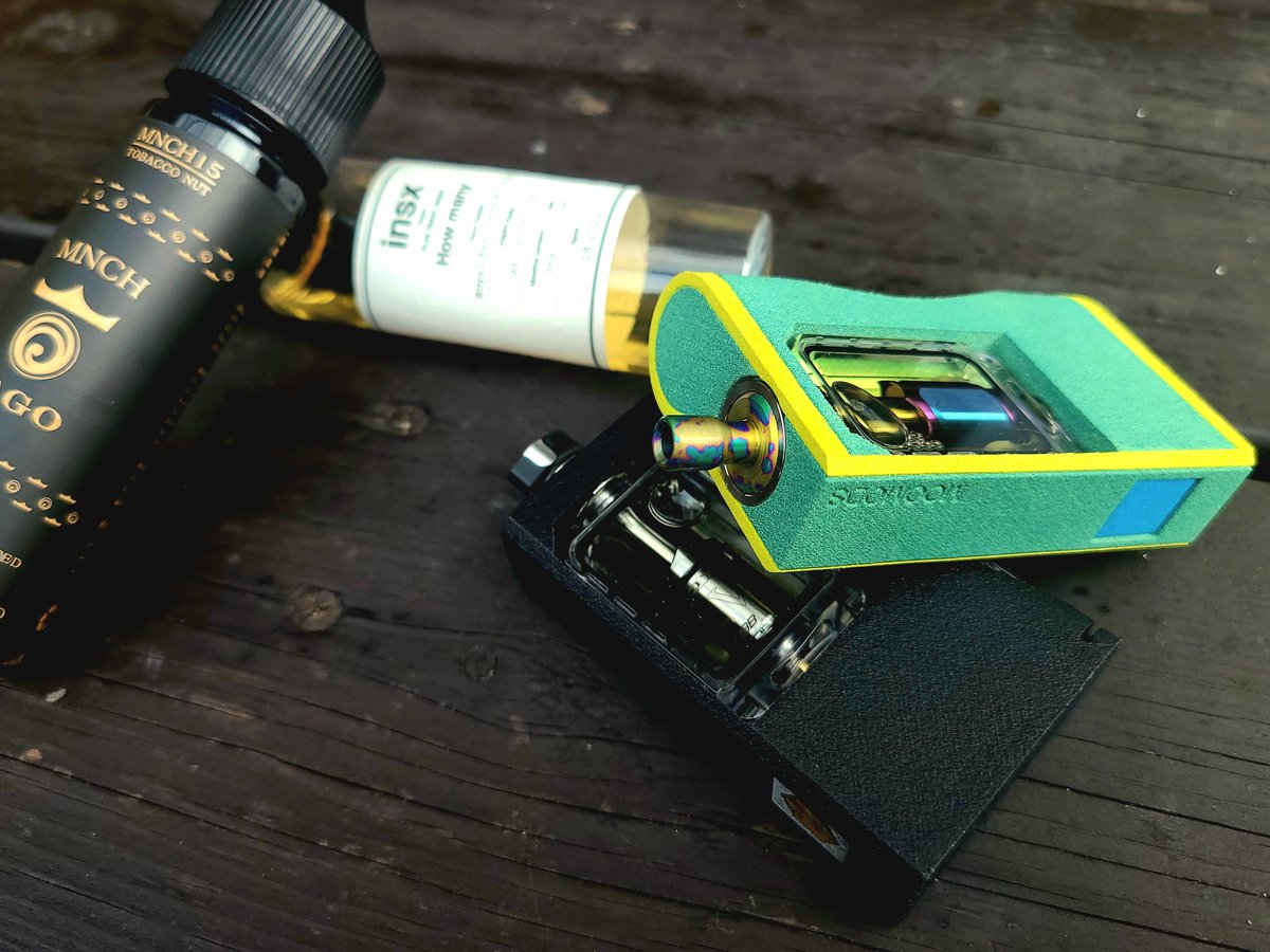 bvl_m's tweet photo. The MAIO is my fav!

#MAIO #MOOMODs #RJMOD #Monarchy #SUPERSOURCE #insx #vape https://t.co/Oj7bUIKpsm