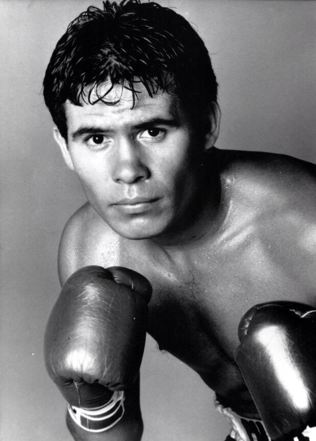 Happy Birthday to one of the boxing greats Julio Cesar Chavez who turns 61 today! 