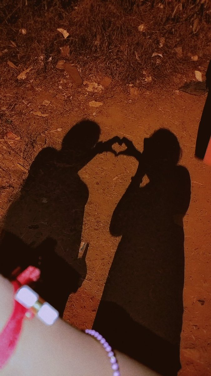 AlwaysMeghamala's tweet photo. ila unna ento shadow lo😭😭

Sec pic me &amp; Akka 🥺❤️
#ShadowTwitter https://t.co/MyNVRPxHCF