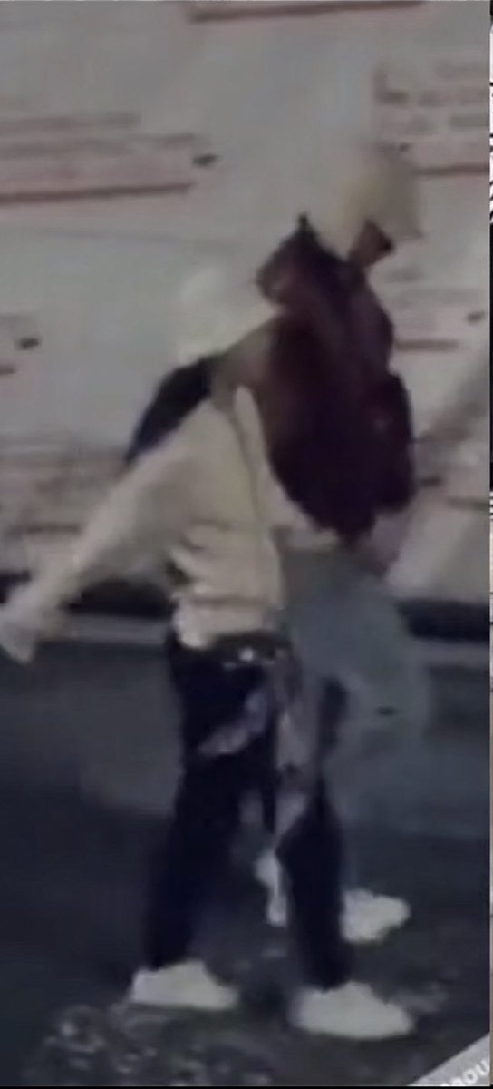 ในฐานะ เมนเจนนี่ 😁 ยินดีกับความรักครั้งนี้ด้วยน๊า ที่เป็นแบบนี้ดีที่สุดแล้ว ไม่แคร์คนที่ไม่สนับสนุนความรัก เก่งมากๆเลย ขอให้มีความสุขนะ เชื่อว่าแทฮยองจะเป็นคนที่ทำให้รอยยิ้มที่มาจากความรักมันสดใสอีกครั้ง 🩷🎀
#TAENIE #Jennie #Taehyung #BTSV