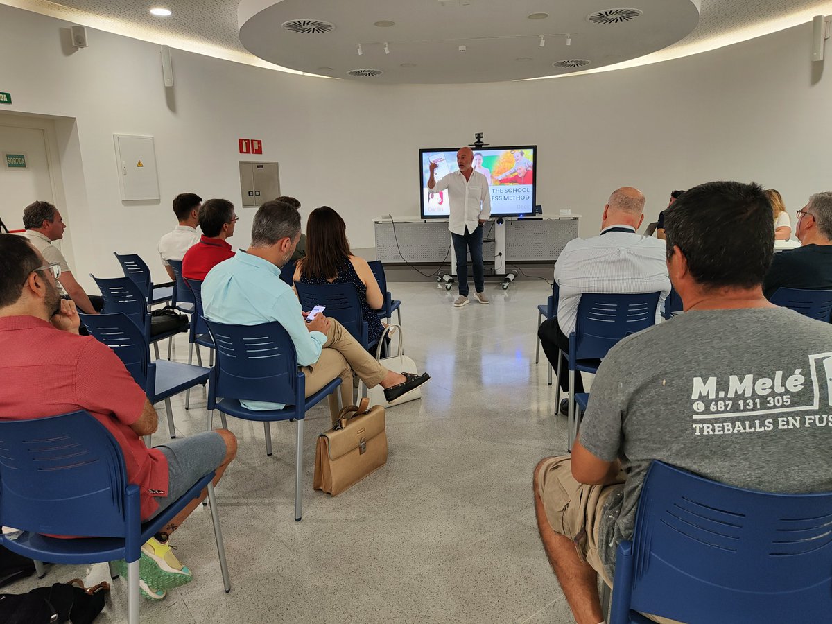 treballempresa's tweet photo. #AraMateix empreses instal·lades als centres d'allotjament empresarial de l'@Aj_Sabadell participen en l'acte d'intercanvi d'experiències al Centre d'Empreses Industrials de #CanRoqueta amb l'objectiu que es coneguin i que s'estableixin sinergies i col·laboracions entre elles https://t.co/UDBgSVnl3e