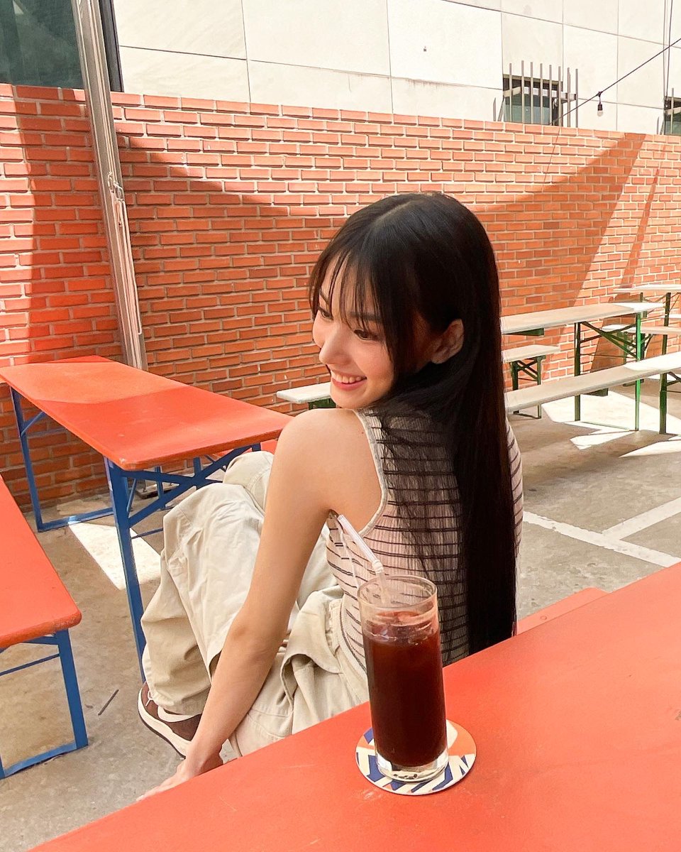 faIIingin_faII's tweet photo. 🌧️✨
#JINI #지니 https://t.co/ZrC9z9bv45