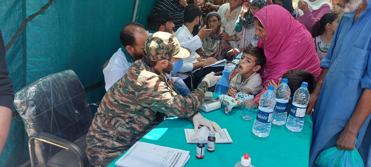 ChinarcorpsIA's tweet photo. #ChinarWarriors in conjunction with a team of #Doctors from PHC, Littar organised a #Medical Camp at Wachi #Shopian for the #citizens. The event focused on providing basic medical support in terms of health check-up and provision of medicines to more than 150 #Elders, #women & children of remote area.
 
#Kashmir 
#wecare 
@adgpi
@NorthernComd_IA
@OfficeOfLGJandK