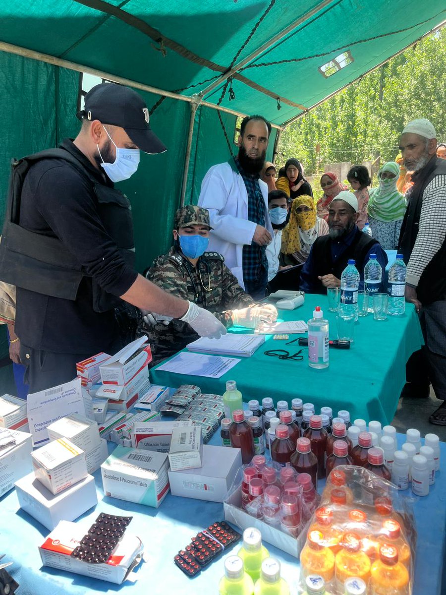 ChinarcorpsIA's tweet photo. #ChinarWarriors in conjunction with a team of #Doctors from PHC, Littar organised a #Medical Camp at Wachi #Shopian for the #citizens. The event focused on providing basic medical support in terms of health check-up and provision of medicines to more than 150 #Elders, #women & children of remote area.
 
#Kashmir 
#wecare 
@adgpi
@NorthernComd_IA
@OfficeOfLGJandK