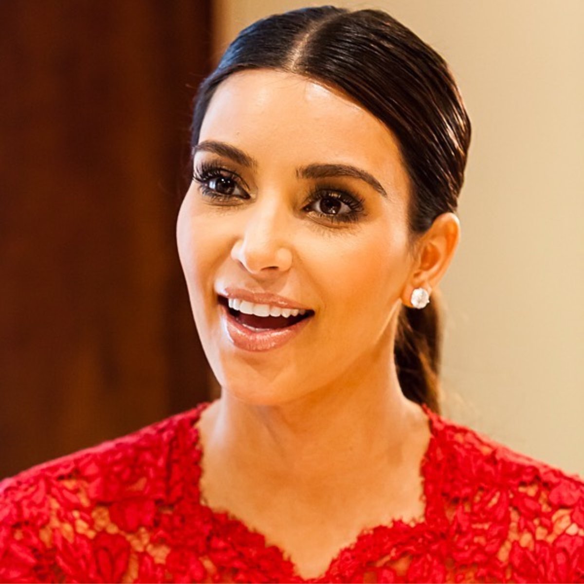 Back in 2012, I hung out with Kim Kardashian. The weirdest bit? Finding myself in her hotel room with the KUWTK crew who were filming her every move. Who's the most famous/random person you've found yourself hanging out with &amp; how did it come about?

#photographer #kimkardashian