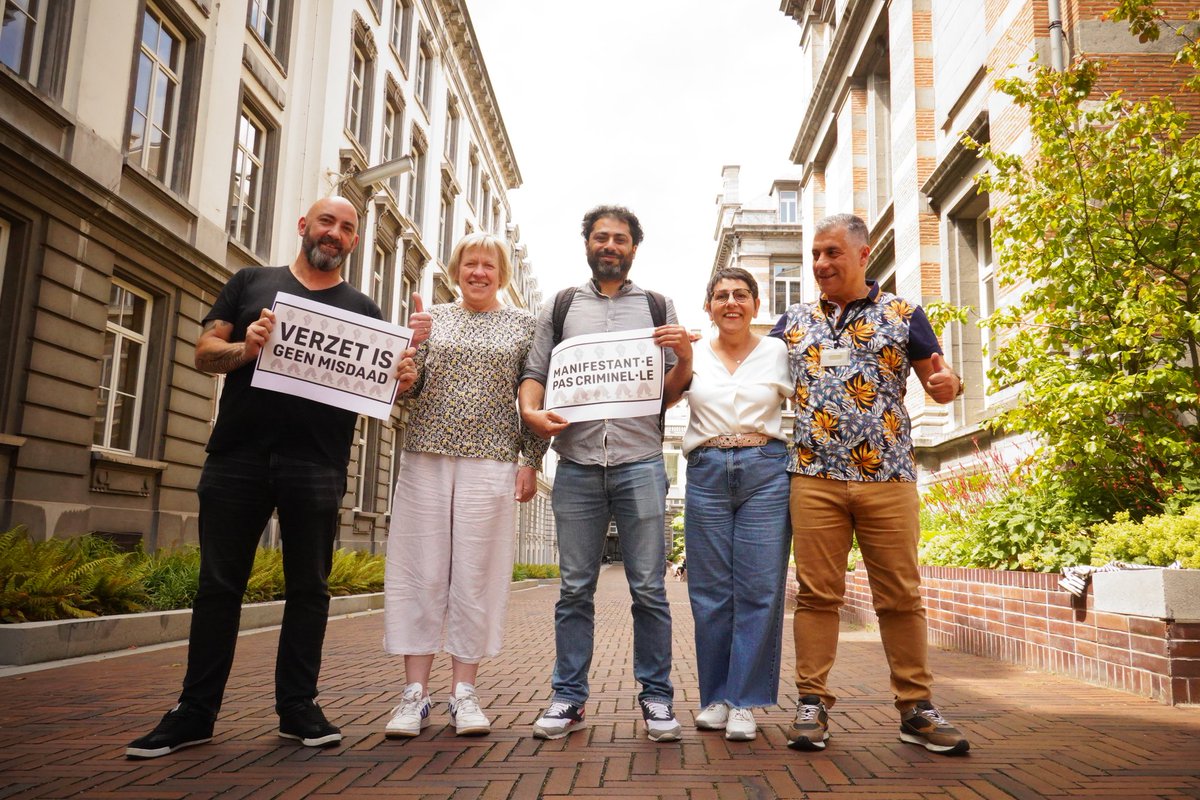 Nous serons quatres ex-syndicalistes, aujourd'hui député.e.s du PTB, en commission Justice cette après-midi. Nous expliquerons sur base de notre pratique militante pourquoi la loi liberticide (sur l’interdiction de manif) doit être mise à la poubelle. #syndicalistespascriminels