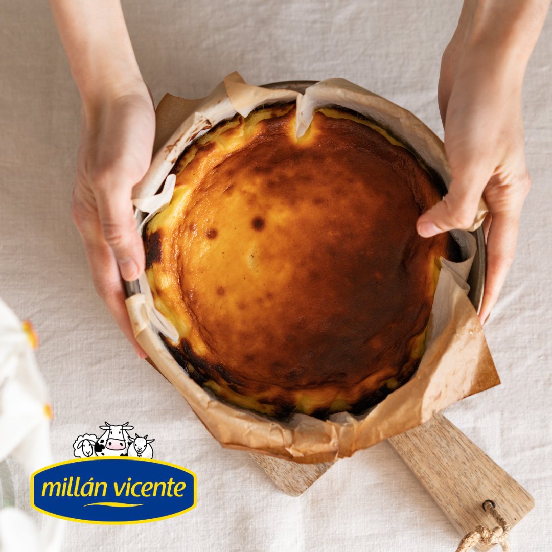 ¿Te imaginas disfrutando de un cachito de esta delicia? Etiqueta en comentarios a esa persona con quien compartirías un trocito para celebrar el #DíadelaTartadeQueso 🤤.