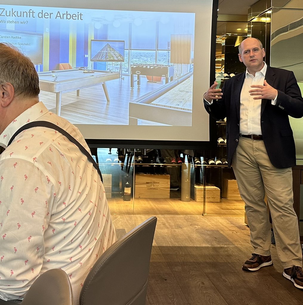 maja_pfister's tweet image. Angeregte Diskussion über die #ZukunftderArbeit beim #DigitalBreakfast von @Cisco. #Digitalisierung und #Nachhaltigkeit sind Treiber für Veränderung, ebenso #Fachkräftemangel und #KI. Vielen Dank für die Einladung, @PercyOtt, @sinakaja! @gdv_de @PBerenberg @JoergAsmussen @anja803