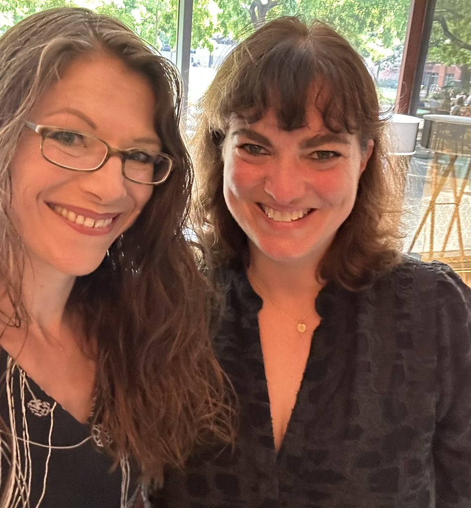 maja_pfister's tweet image. Angeregte Diskussion über die #ZukunftderArbeit beim #DigitalBreakfast von @Cisco. #Digitalisierung und #Nachhaltigkeit sind Treiber für Veränderung, ebenso #Fachkräftemangel und #KI. Vielen Dank für die Einladung, @PercyOtt, @sinakaja! @gdv_de @PBerenberg @JoergAsmussen @anja803