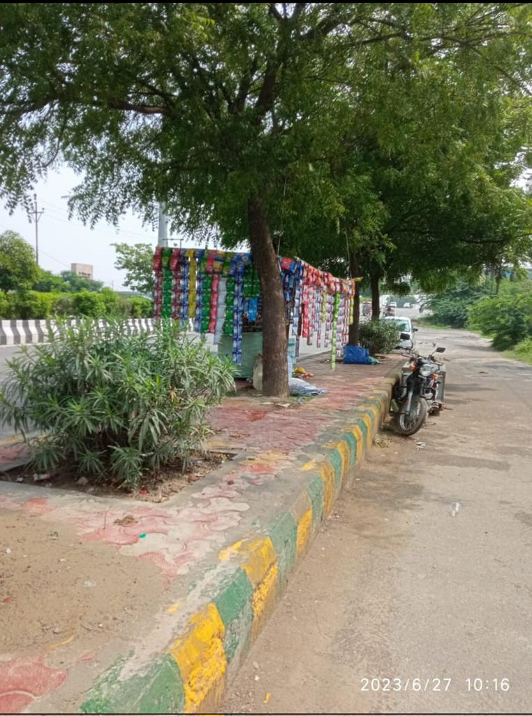 <a href="/noida_authority/">NOIDA Authority</a> 

Respected sir  Unauthorized vendors starts encroaching the road and green belt area of sector 137  in front of Felix Hospital and on front of Bio Diversity Park on both side of Road Noida
Thanks
Your faithfully
Rajesh Kumar
Senior citizens sector 137,Noida