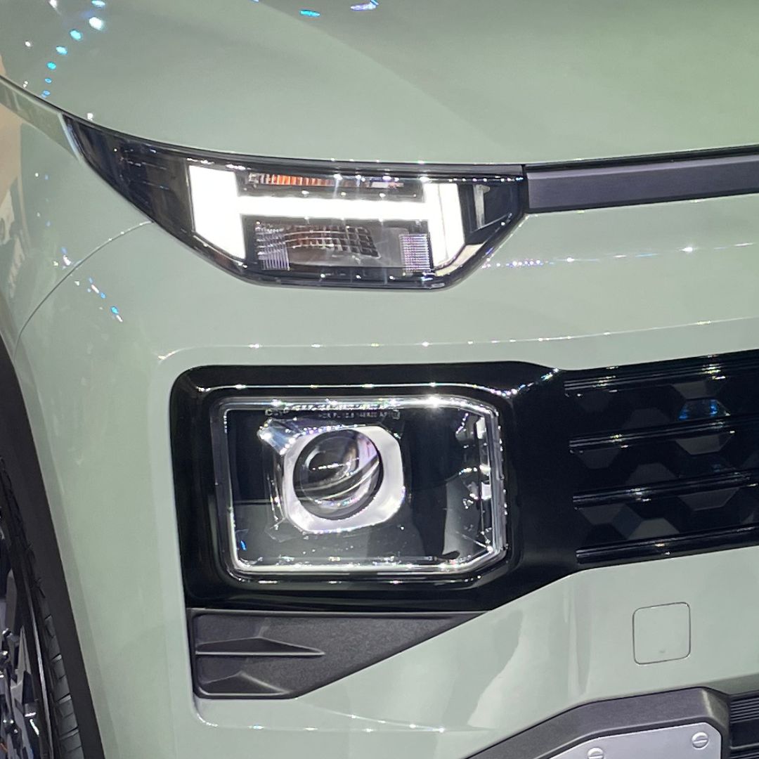 DevikaHyundai's tweet photo. Hyundai has launched the EXTER at an introductory price of Rs. 5.99 Lakh [ex-showroom]
It gets:
➤1.2-litre, inline four-cylinder N.A Petrol engine.
➤83PS and 114Nm
➤five-speed manual or a five-speed AMT transmission https://t.co/lOOx6ElfFh