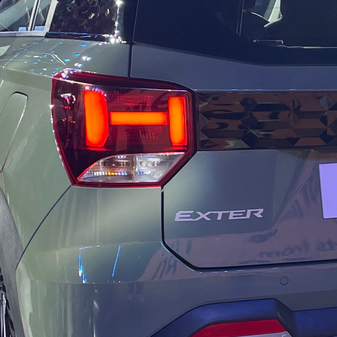 DevikaHyundai's tweet photo. Hyundai has launched the EXTER at an introductory price of Rs. 5.99 Lakh [ex-showroom]
It gets:
➤1.2-litre, inline four-cylinder N.A Petrol engine.
➤83PS and 114Nm
➤five-speed manual or a five-speed AMT transmission https://t.co/lOOx6ElfFh