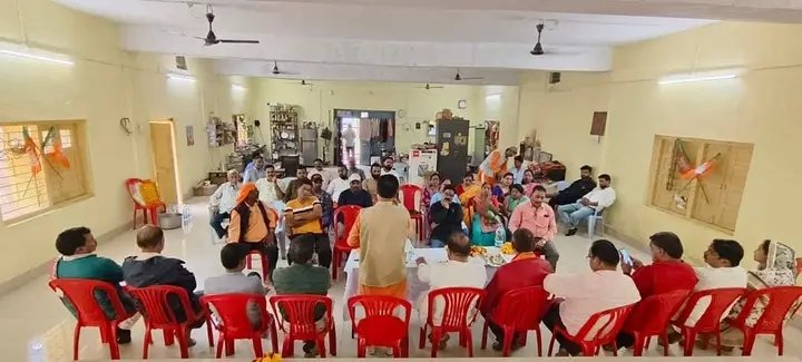 भाजपा मण्डल किरन्दुल की मण्डल कार्यसमिति की बैठक में शामिल हुई। भाजपा के जिला/मण्डल पदाधिकारी ,मोर्चा /प्रकोष्ठ के पदाधिकारी जनप्रतिनिधि वरिष्ठ कनिष्ठ कार्यकर्तागण उपस्थित हुए।🙏🙏