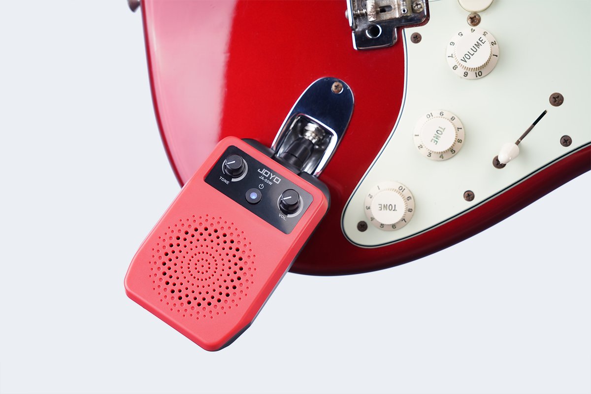 JA-05W is a plug-and-play versatile instrument amp. Compatible for electronic wind instruments, electric guitars, electric basses and other electroacoustic instruments with 6.35mm port. It supports Bluetooth for playing backing tracks.