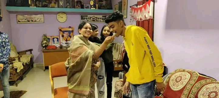बेटा खिरेन्द्र को जन्म दिन की बहुत-बहुत बधाई शुभकामनाएं व शुभाशीष 🎂🎊🎉