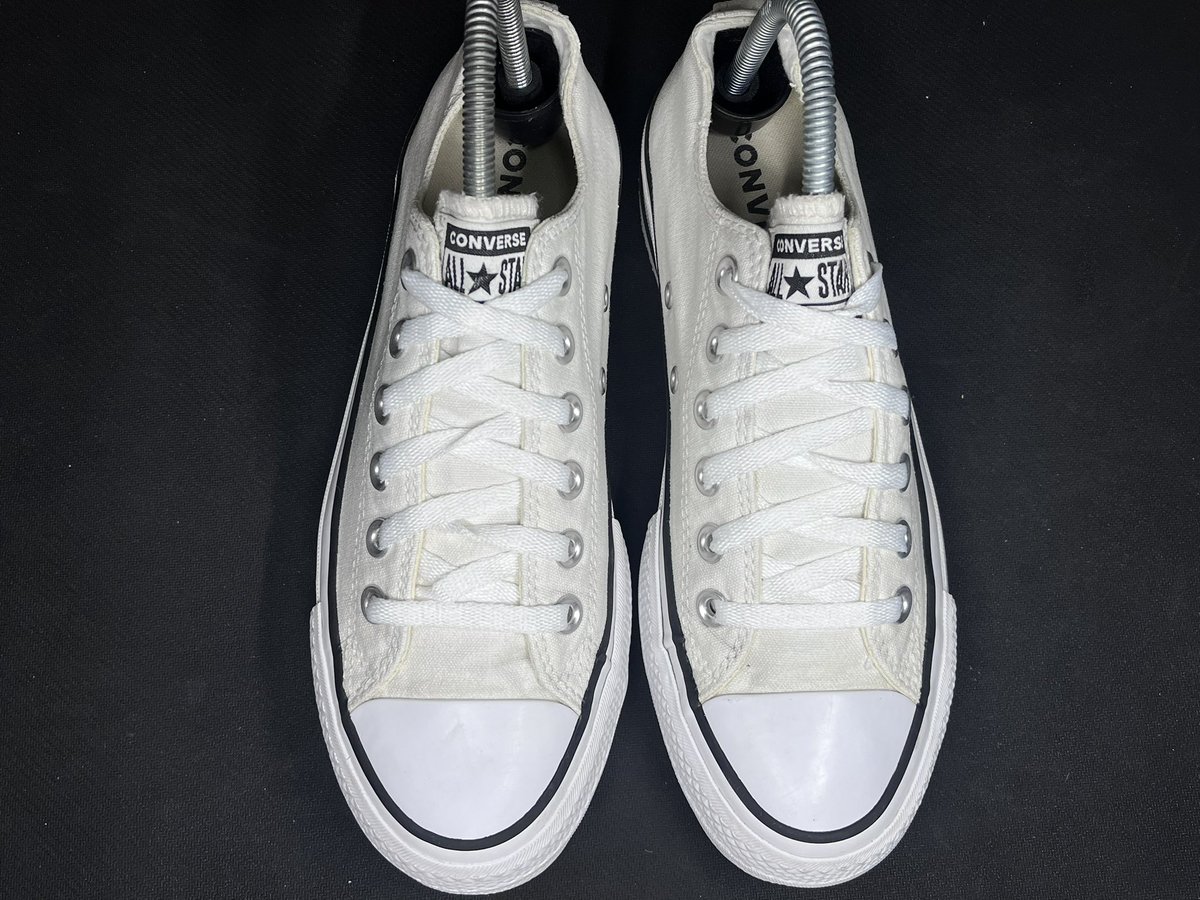 daisysneakers tweet media