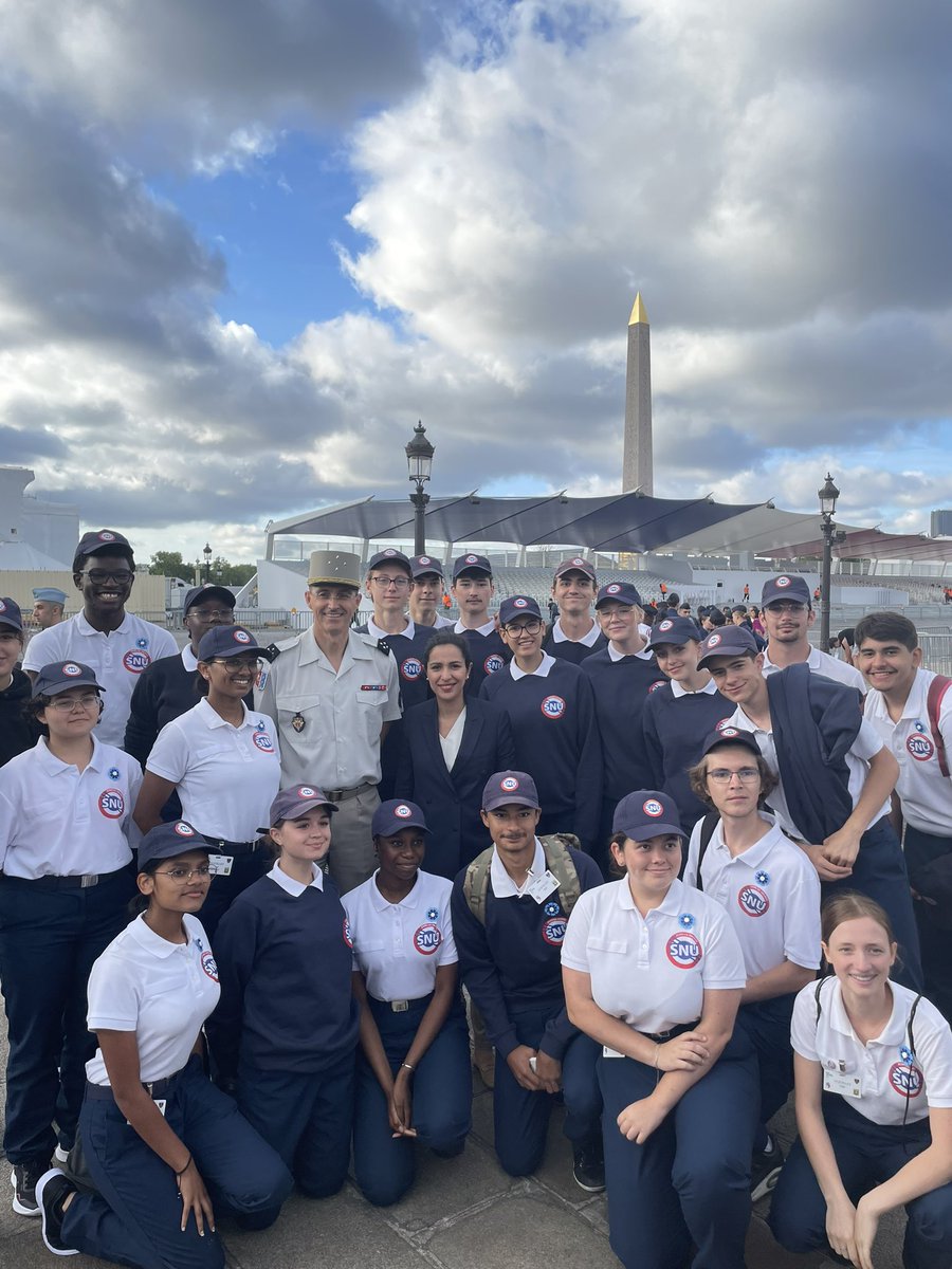 sarahelhairy's tweet photo. Ce matin, j’ai assisté aux répétitions du #14juillet avec le @Gouv_mili_Paris auprès des jeunes engagés qui seront à l'honneur lors du défilé. Ils participeront au tableau final devant le Président de la République: 
un beau moment, solennel et marquant pour ces jeunes 🇫🇷 https://t.co/5DCxh2hnqD