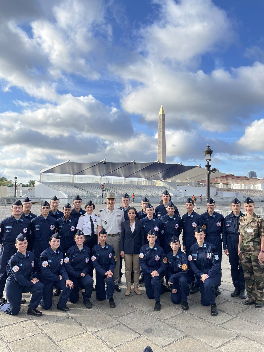 sarahelhairy's tweet photo. Ce matin, j’ai assisté aux répétitions du #14juillet avec le @Gouv_mili_Paris auprès des jeunes engagés qui seront à l'honneur lors du défilé. Ils participeront au tableau final devant le Président de la République: 
un beau moment, solennel et marquant pour ces jeunes 🇫🇷 https://t.co/5DCxh2hnqD