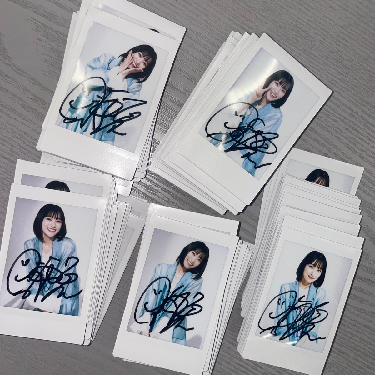 サインたくさん書いたお✌️ 「Stereo Sunset」予約してね〜✌️