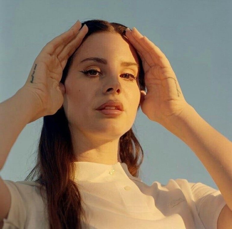 lanadelriah's tweet photo. Radiohead
Unwound
Lana Del Rey
Erykah Badu https://t.co/wbJegp0Rqn