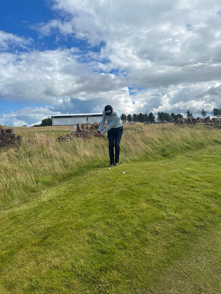 GolfChannel_PL's tweet photo. 🦸♂️ @AdrianMeronk w klasycznej szkockiej scenerii trenuje przed @ScottishOpen. Po The Renaissance Club nawigować będzie go, znający tam każde źdźbło trawy, szkocki caddie - @beck_stuart. #GoStuart! #GoMeronk! 🤺
📷 Stuart Beck
#AdrianMeronk #TeamMeronk #GolfChannelPolska https://t.co/l3I4VucFXh